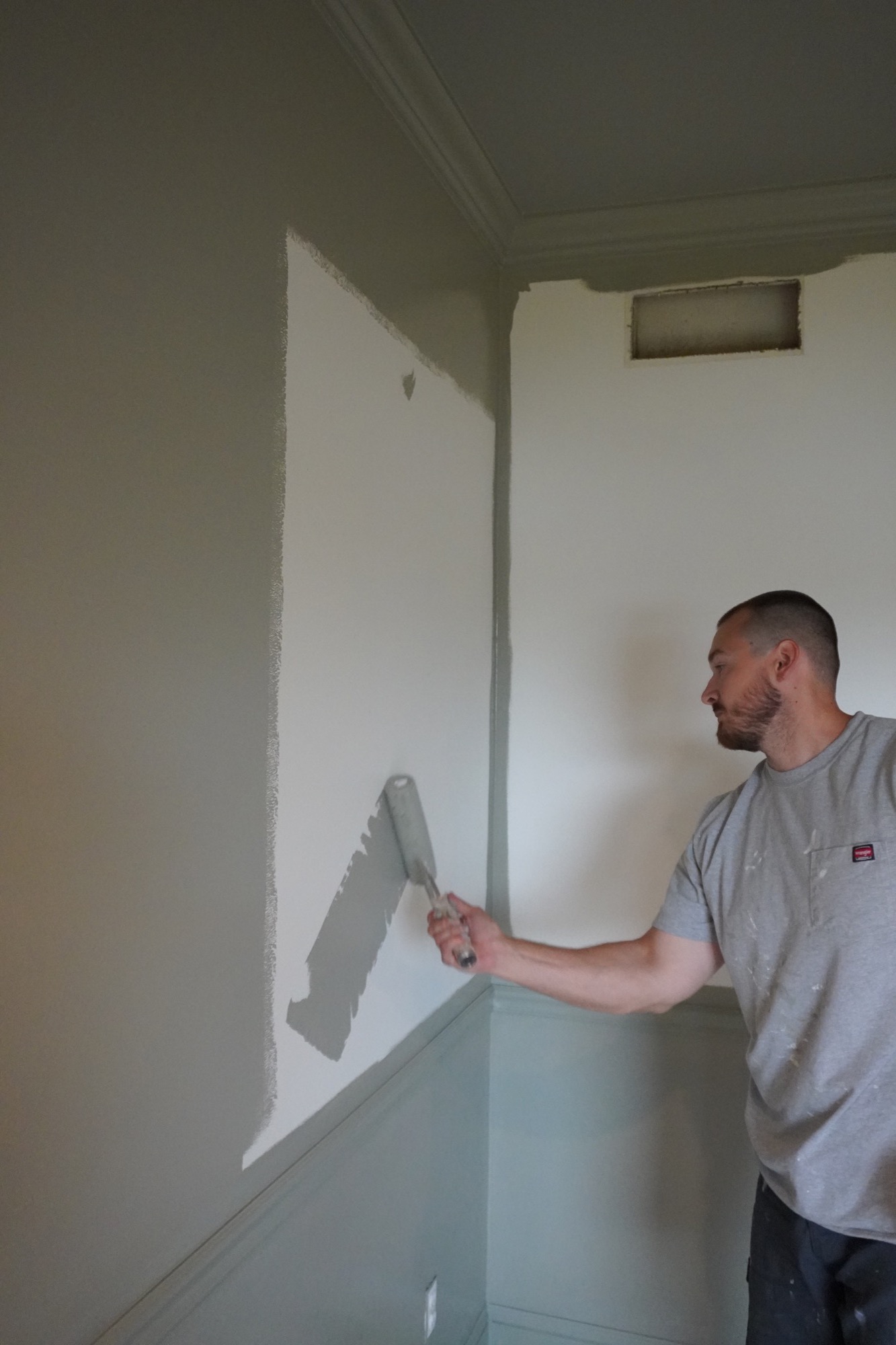 Cut-in on upper wall